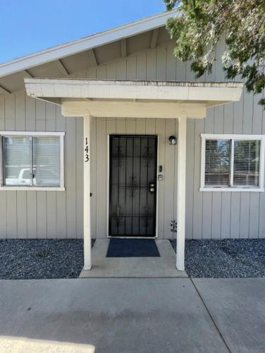 Trendy Ivy 2-bedroom in Coalinga (CA)