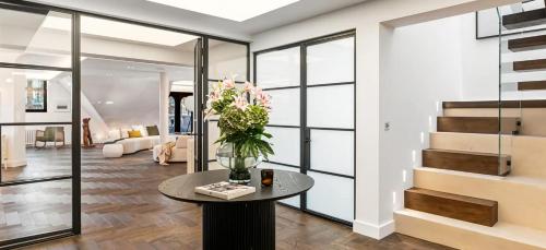 Host second address- -'Duplex penthouse in London W1U 6JZ in Zitoradja