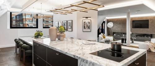 Host second address- -'Duplex penthouse in London W1U 6JZ in Zitoradja