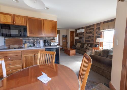Winwood Inn & Condominiums - image 3