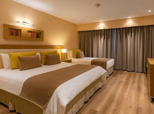 1 queen bed, 1 twin bed