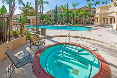 -Venetian Vacation La Jolla one bedroom condo luxury furnished central near beach and UTC mall