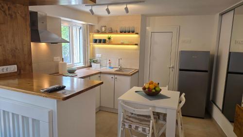 Facilities, The Underdeck in Milovici