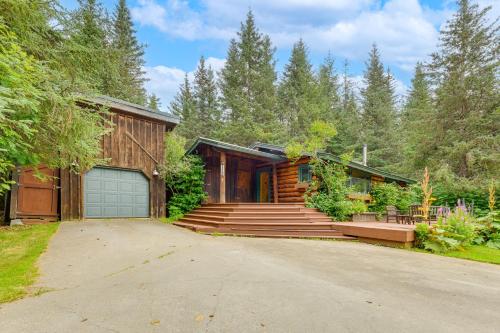Hike, Fish and Explore Homer Spit Forested Cabin!