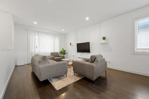Charming 3 Bedrooms Home with BBQ- Deck- Fenced yard-Near WEM & River Valley – khách sạn tại Khu Britannia Youngstown