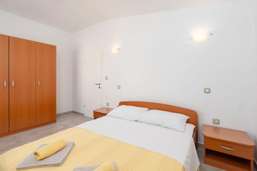 Apartments Mare - sea view - image 5