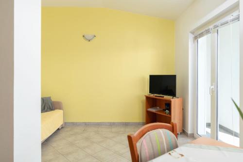 Apartments Mare - sea view - image 3