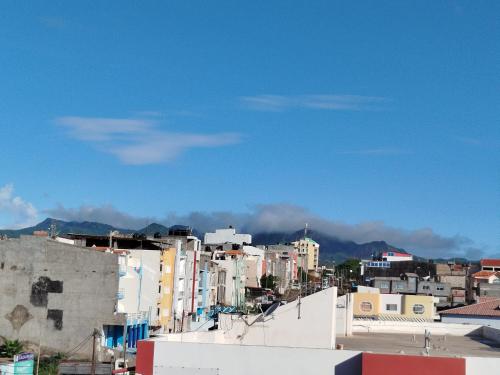 Sofia Évora Spínola (Sofia Evora Spinola) in โมสเตย์โรส