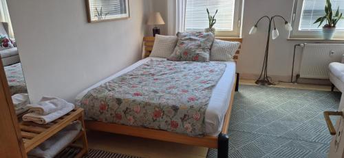 Schoenes helles Zimmer mit Bad, Nähe Bilk, Nähe Uni, Düsseldorf (Foto 5)