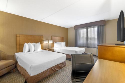 Double Room with Two Double Beds and Roll-In Shower - Disability Access