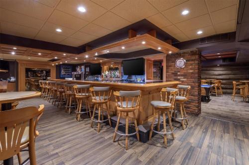 酒吧/高級酒吧, 貝斯特韋斯特公園大道酒店及會議中心 (Best Western Parkway Inn & Conference Centre) in 康瓦耳