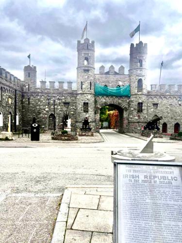 Vaatamisväärsus lähikonnas, Maison Hillview au coeur de Macroom in Macroom