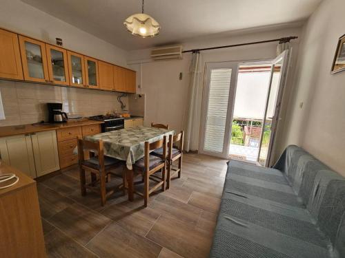 Iekārtas, Apartments by the sea Savar, Dugi otok - 8079 in Brbinj