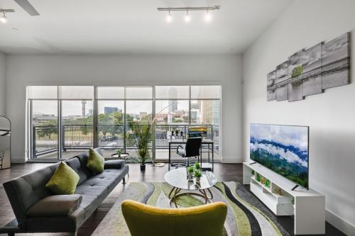 Cozy loft style 2BR I Gym I Parking I Workspace in Dallas, USA