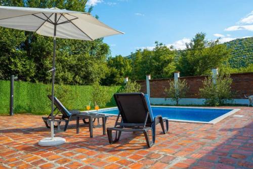 Family friendly house with a swimming pool Smrika, Kraljevica - 24407 in Veli Dol