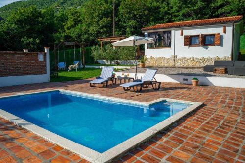 Family friendly house with a swimming pool Smrika, Kraljevica - 24407 in Veli Dol