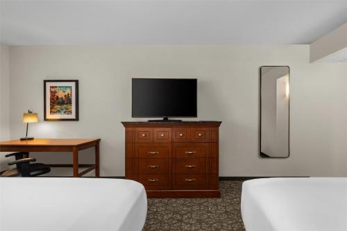 2 queen beds