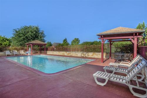 Best Western Brady Inn - image 11