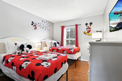Family Getaway Near Clubhouse and Community Pool 5 miles from Disney