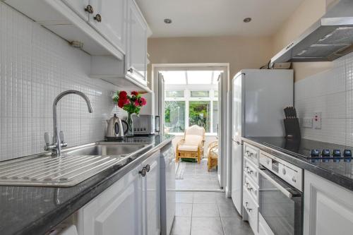 บริการและสิ่งอำนวยความสะดวก, Shellseekers in แพดสโตว์