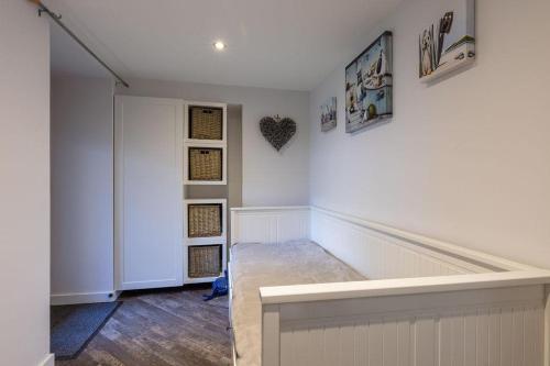 Facilities, 3 Bed in Mawgan Porth oc-s29403 in Trenance