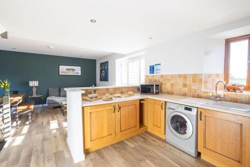 Facilities, 3 Bed in Mawgan Porth oc-s29403 in Trenance