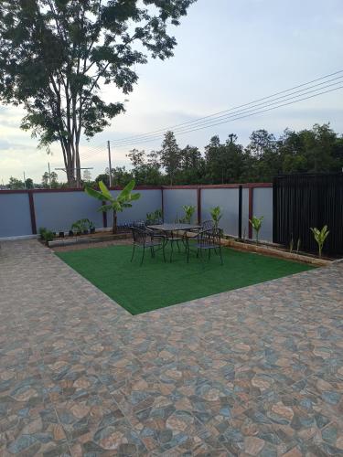 grădină, Maison neuve et moderne à Vientiane (Maison neuve et moderne a Vientiane) in Naxaithong