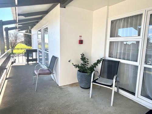 Balcony/terrace, Parkside Motel and Apartments in New Plymouth
