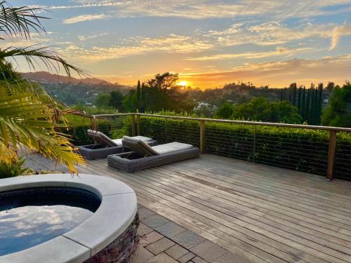 Spectacular City Mountain Views Remodeled Open Plan 3 bdr Home Pool Jacuzzi Oasis in Encino