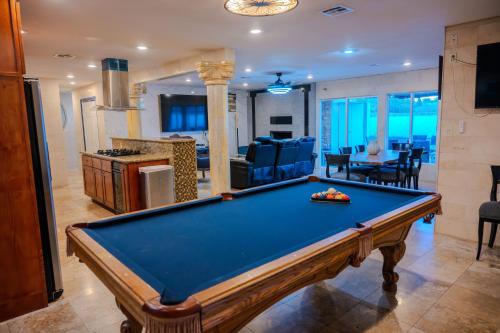 Trendy lux house near strip with Pool,hottub in Kirkland Las Vegas, Las Vegas (foto 4)