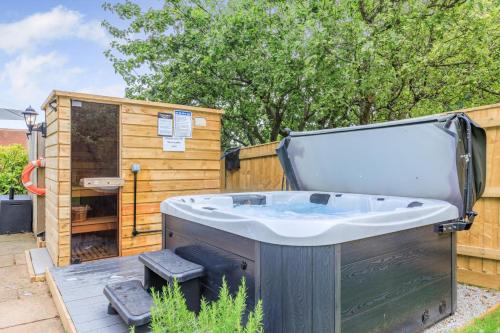 Facilities, Castle of Comfort in Dodington