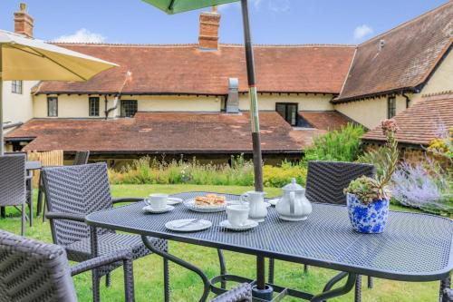 Facilities, Castle of Comfort in Dodington