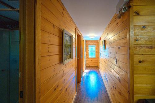 Lodge at Madawaska Ideal for Groups and hiking in South Algonquin (ON)