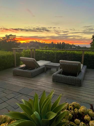 Spectacular City Mountain Views Remodeled Open Plan 3 bdr Home Pool Jacuzzi Oasis in Encino