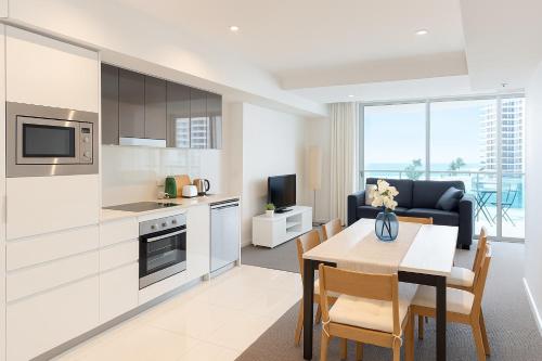 Entire 2 bdrm apt in Surfers Paradise -7, Голд-Кост (фото 3)