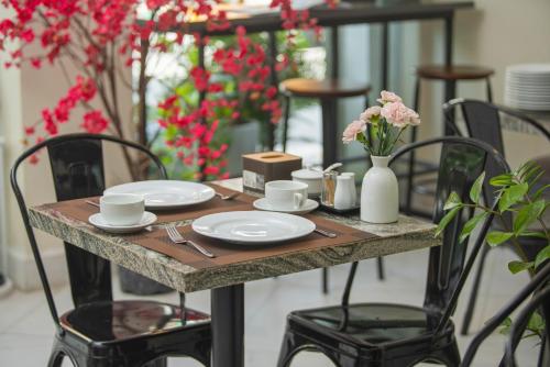 Queen Cafe Hotel & Pub - 레스토랑