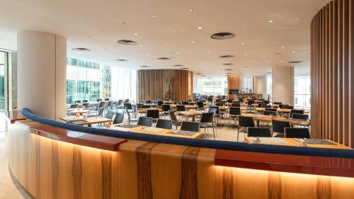 Restaurant, Novotel Century Hong Kong near Kwai Fong Street Playground