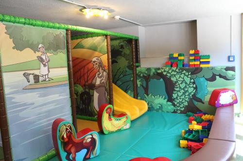 兒童遊樂場, Hotel Tannenmuhle in 格拉芬豪森