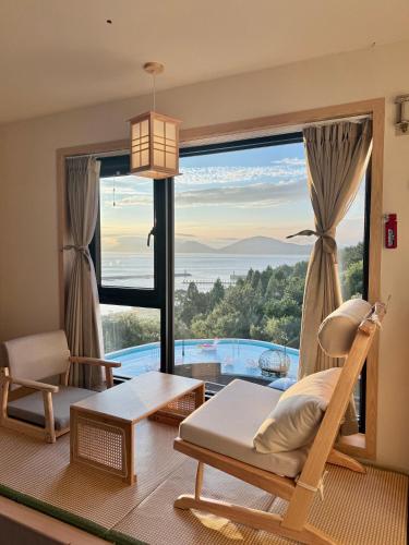 거제 브라운도트 호텔 거제근포항점 (Brown Dote Hotel Geunpohang) 호텔 스위트룸