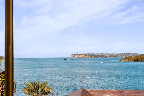 Fairlight 2-Bed Apartment Steps from the Beach - image 10