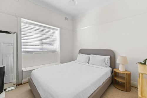 Fairlight 2-Bed Apartment Steps from the Beach - image 2