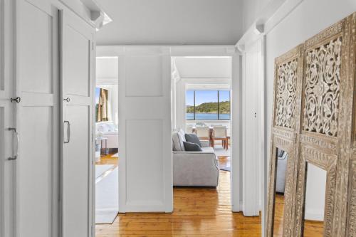 Fairlight 2-Bed Apartment Steps from the Beach - image 3