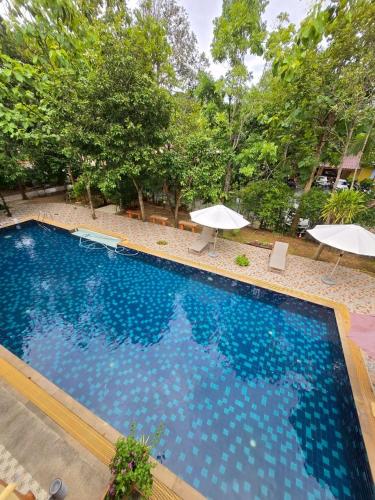 room detail thumbnail 2