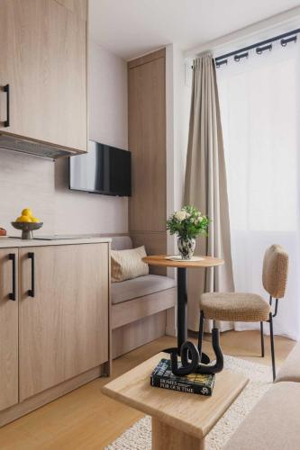Elegant apartment - 1BR- 4P- Trocadéro - image 6