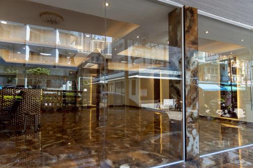 パタヤ Sea Inn Pattaya  3つ星 ホテル ロビー