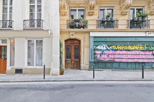 Center of Paris Luxurious Studio Apartment Free NetFlix - image 10