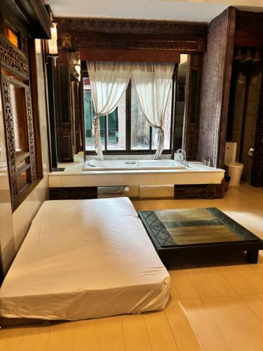 room detail thumbnail 0