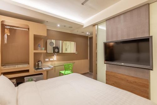 room detail thumbnail 1