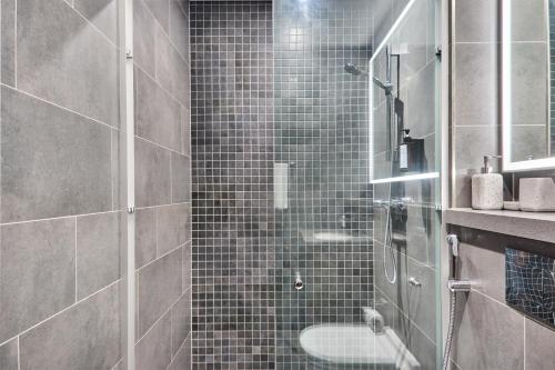 STAY BY LATINEM Luxury 1BR Holiday Home CB 3607 Near Burj Khalifa, Dubaj (zdjęcie 10)