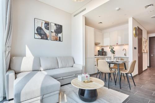 STAY BY LATINEM Luxury 1BR Holiday Home CB 3607 Near Burj Khalifa, Dubaj (zdjęcie 3)